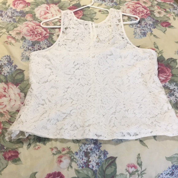 Beautiful lace sleeveless blouse - Picture 5 of 5